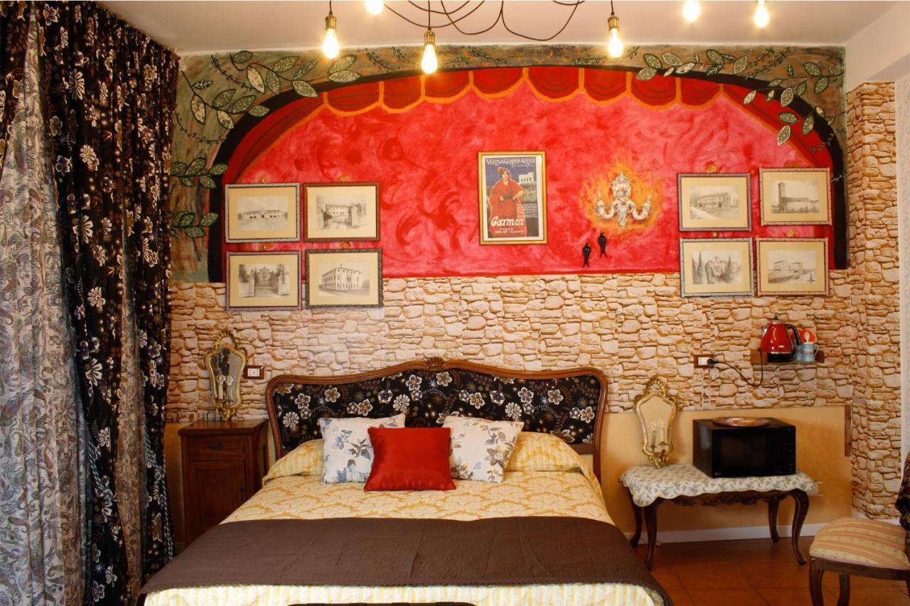Bed and Breakfast Casa Vittoria Bridge Верона Экстерьер фото